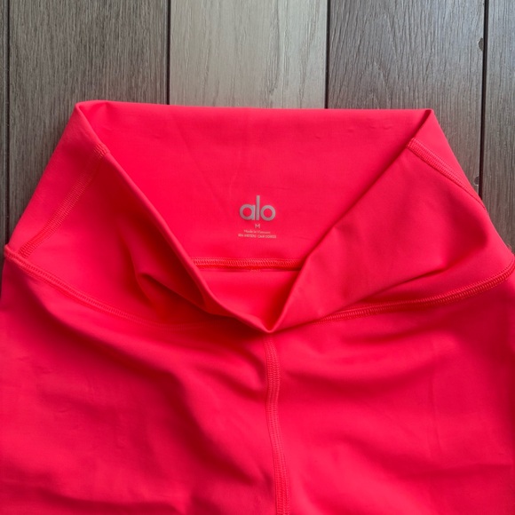 Alo yoga Vibrant Pink Workout Leggings - Picture 4 of 7